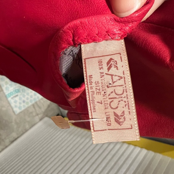 Red Gloves for thin hand - Picture 7 of 8